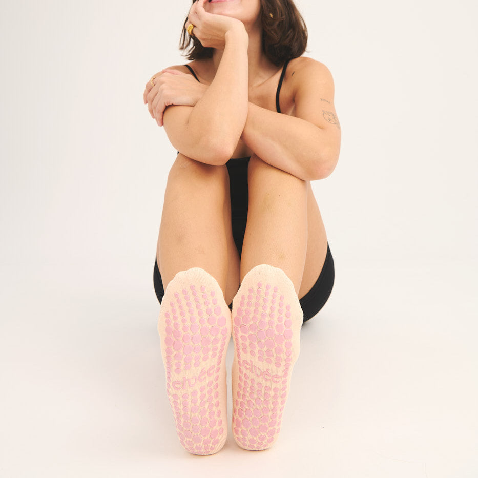 Ruffle Crew Grip Socks — Beige Pink Ribbon