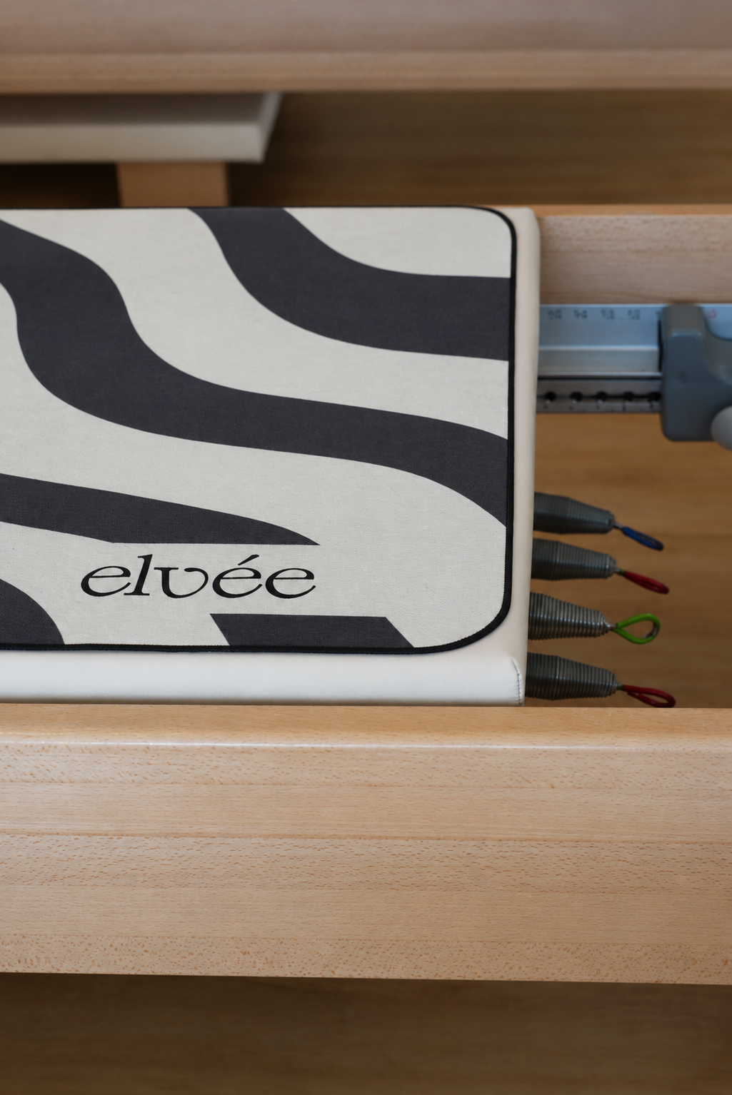 Reformer Grip Towel - Zebra