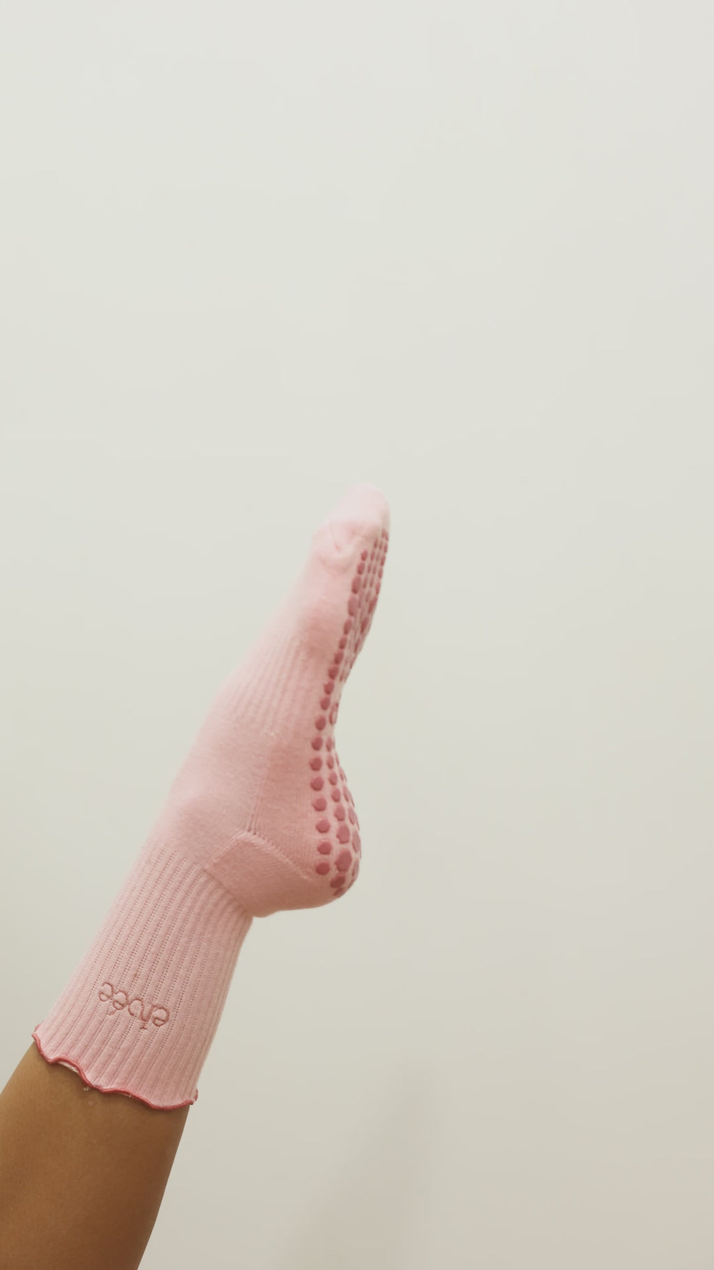 Ruffle Crew Grip Socks — Cotton Pink