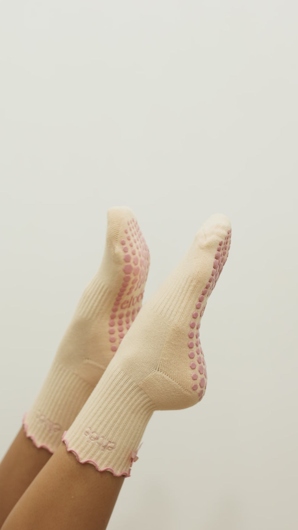 Ruffle Crew Grip Socks — Beige Pink Ribbon
